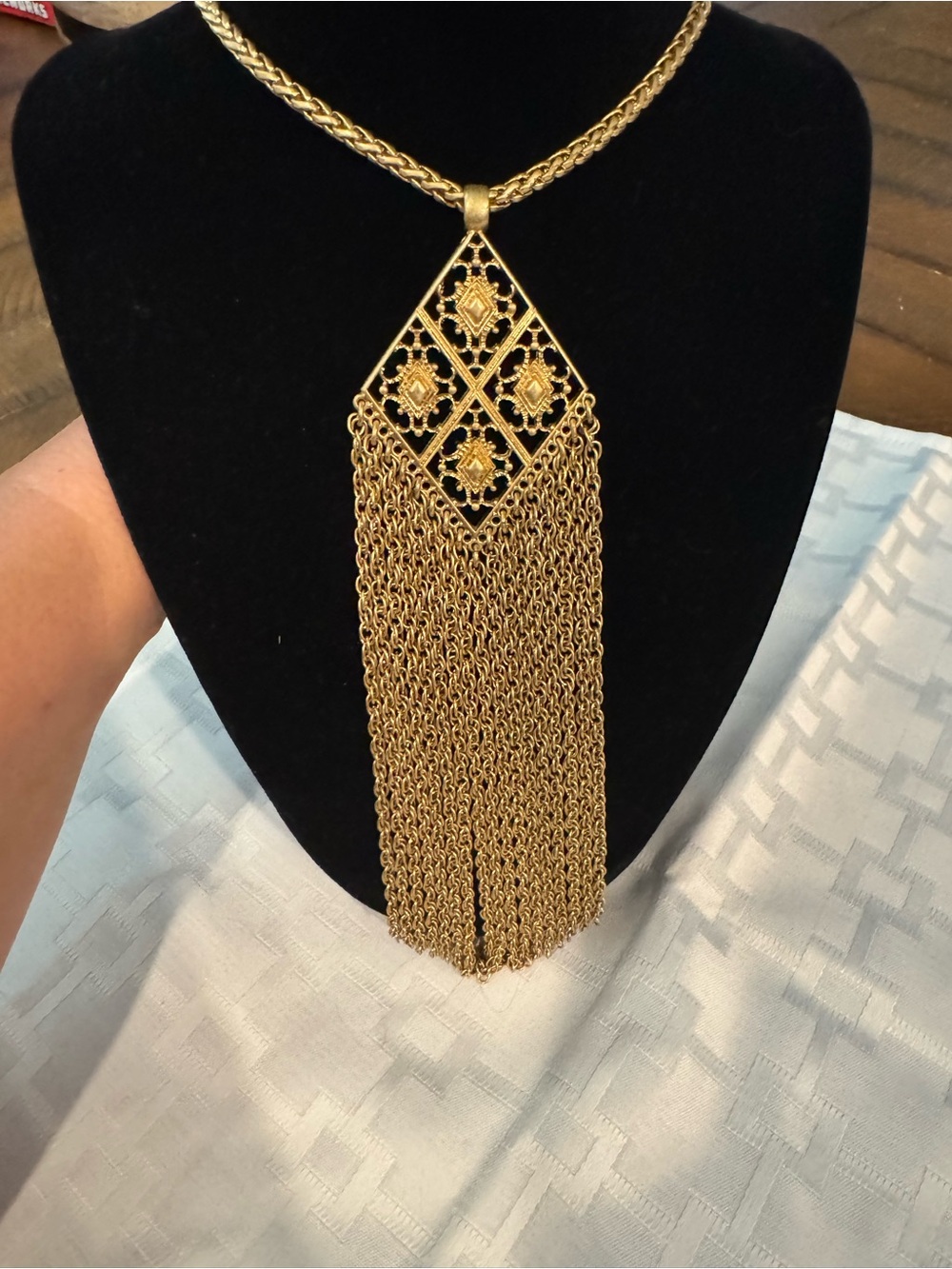 Stella & Dot Gold Tone Chain Diamond Shape Pendent Tassel Flapper Necklace - Picture 8 of 9